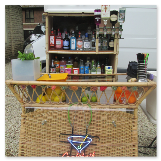 rent a portable themed bar for tiki beach party