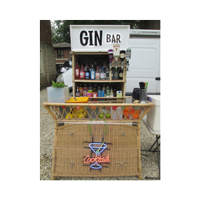 hire a drinks bar for company fun day