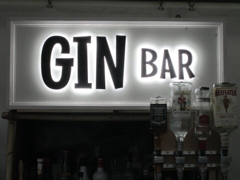 We Require to Rent a Gin Bar with a Big Illuminated Sign We are going to have a gin cocktail party this summer and would like to rent a frozen cocktail machine to make the drinks. Delivery and set-up is required.