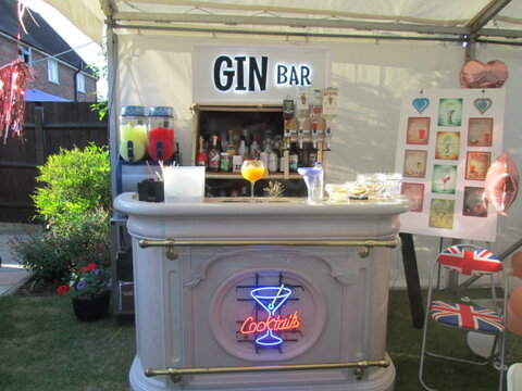 Portable Cocktail Bar Required for Making and Serving Drinks corporate event at an exhibition conference trade show, we would like to rent a portable cocktail bar and services to make frozen cocktails for our clients